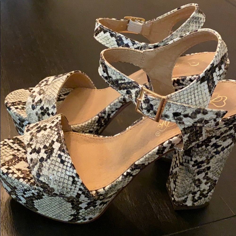 🐍 Snake Skin Retro Platform Heel - Picture 2 of 6